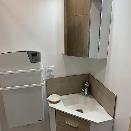 Nice Studio In Appartamento Tolone